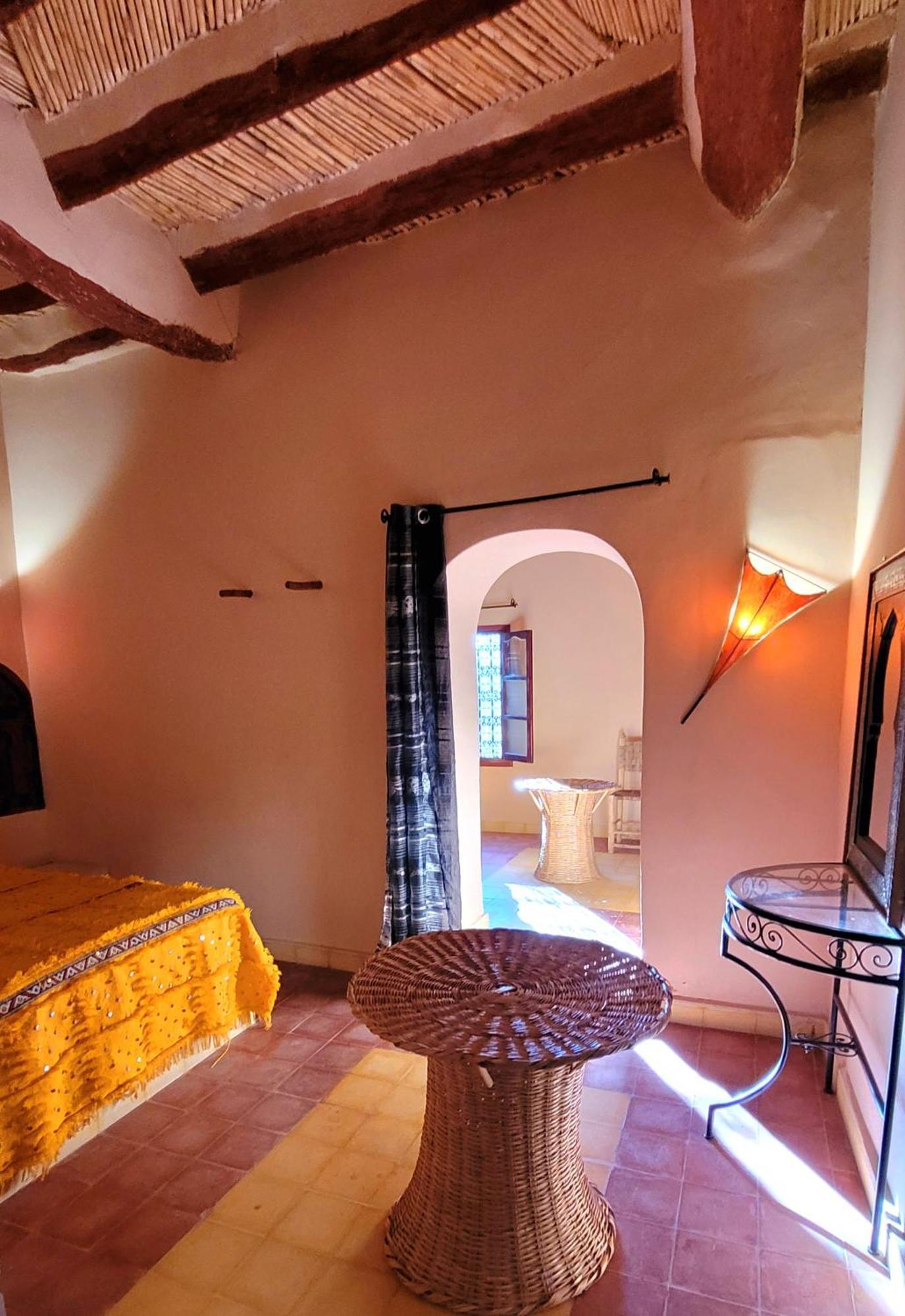 Auberge Famille Benmoro Skoura Exteriör bild