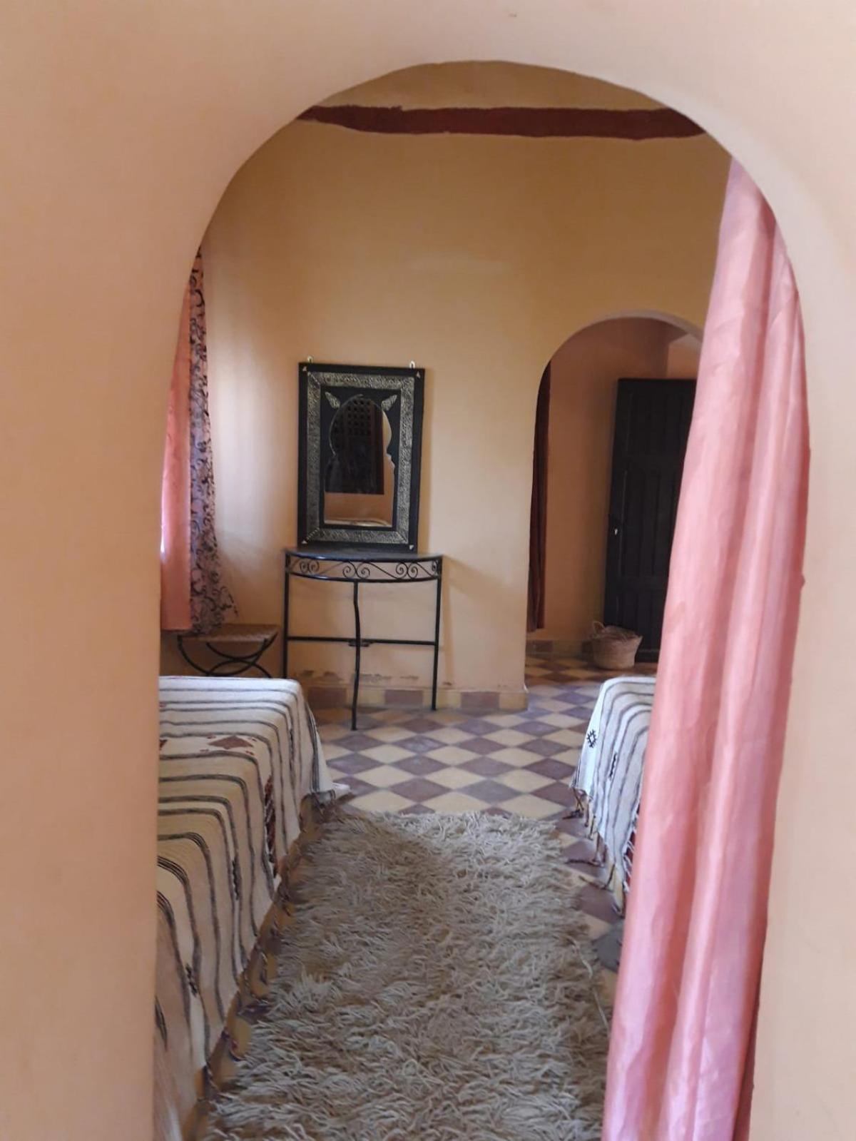 Auberge Famille Benmoro Skoura Exteriör bild